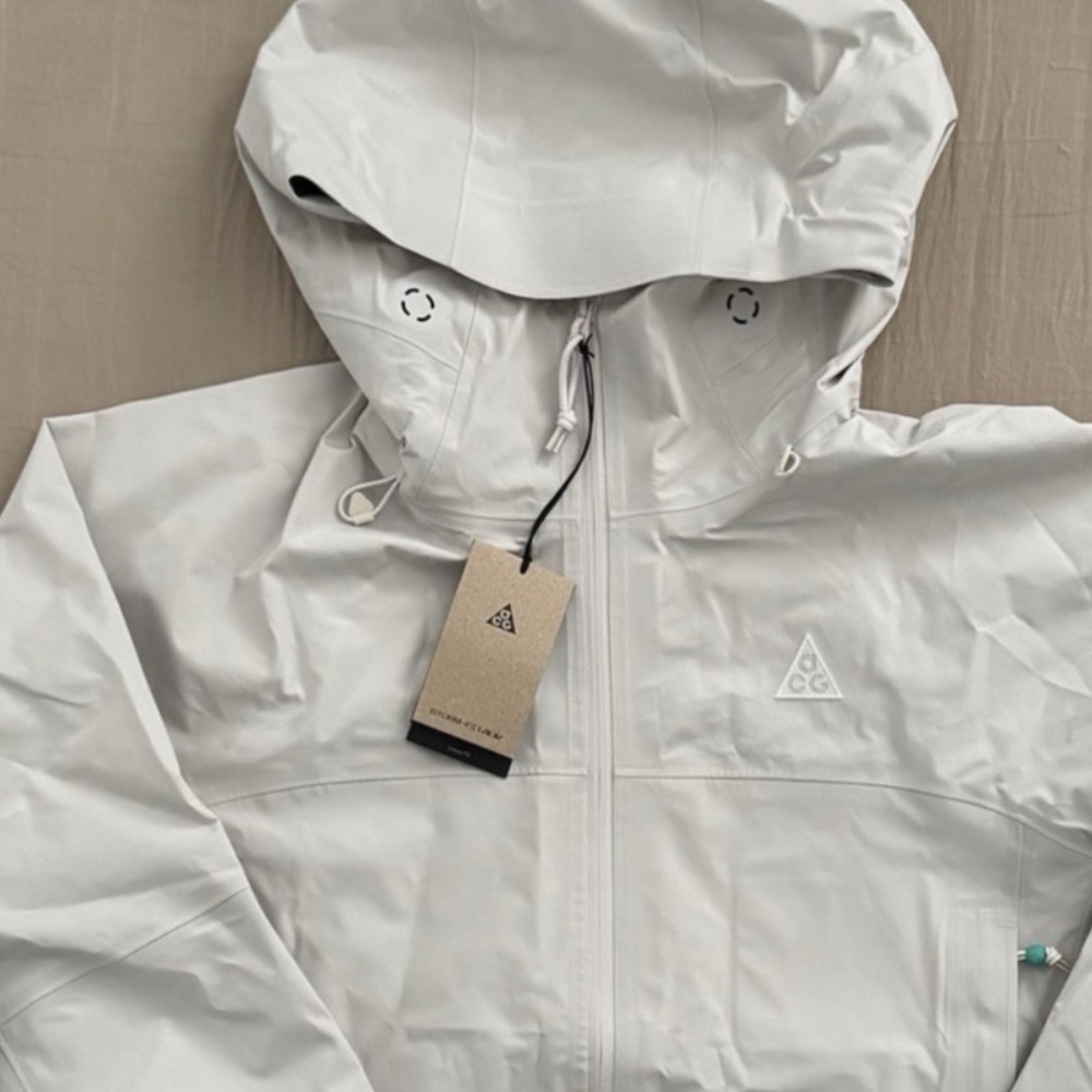 Nike ACG Gore-Tex Rain jacket - Picture 3 of 13